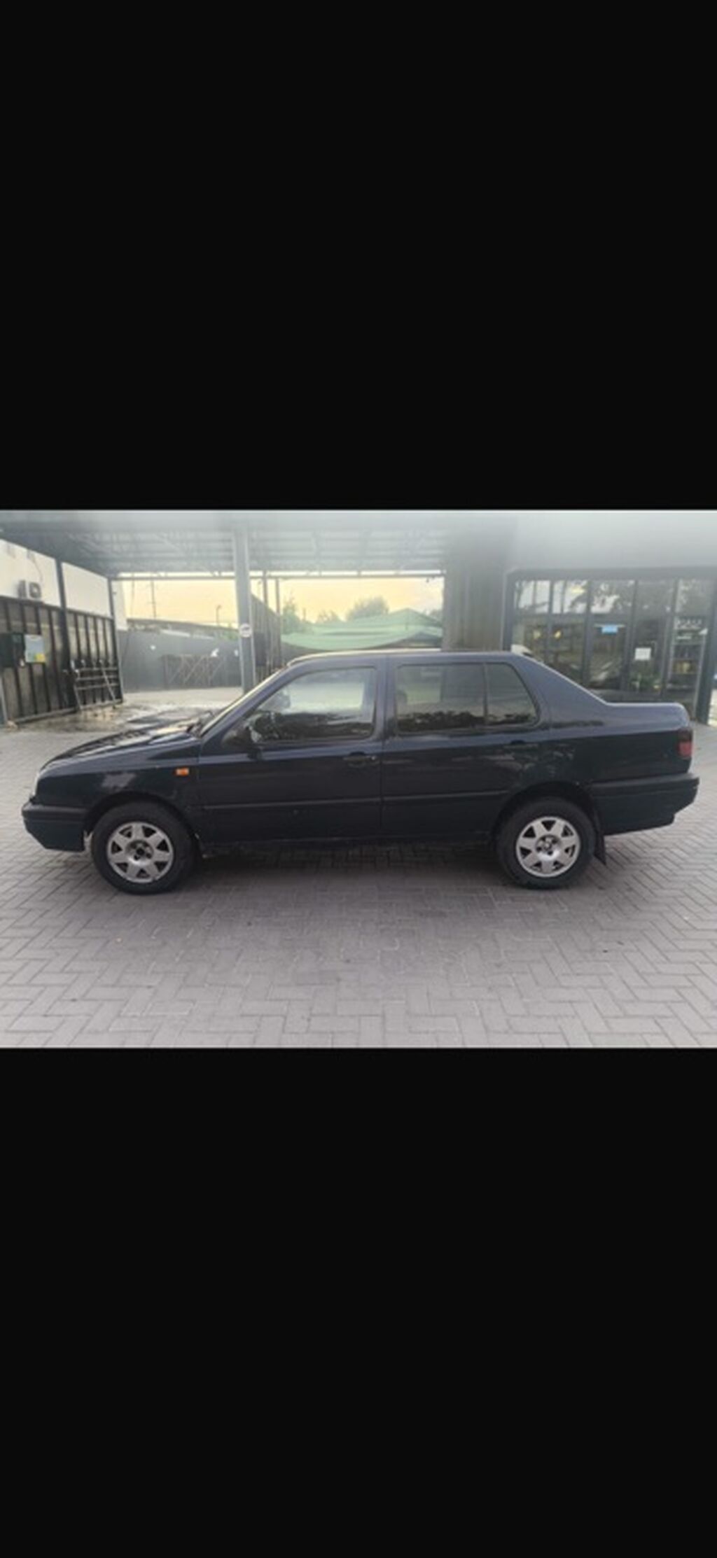 Volkswagen Vento: 1993 г., Механика, Бензин, Седан: фото 3