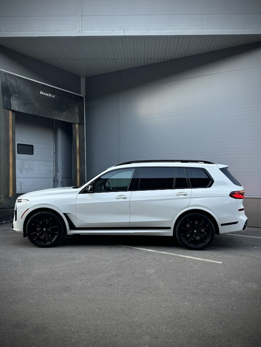 BMW X7: 2023 г., 4.4 л, Автомат, Бензин, Кроссовер: фото 3