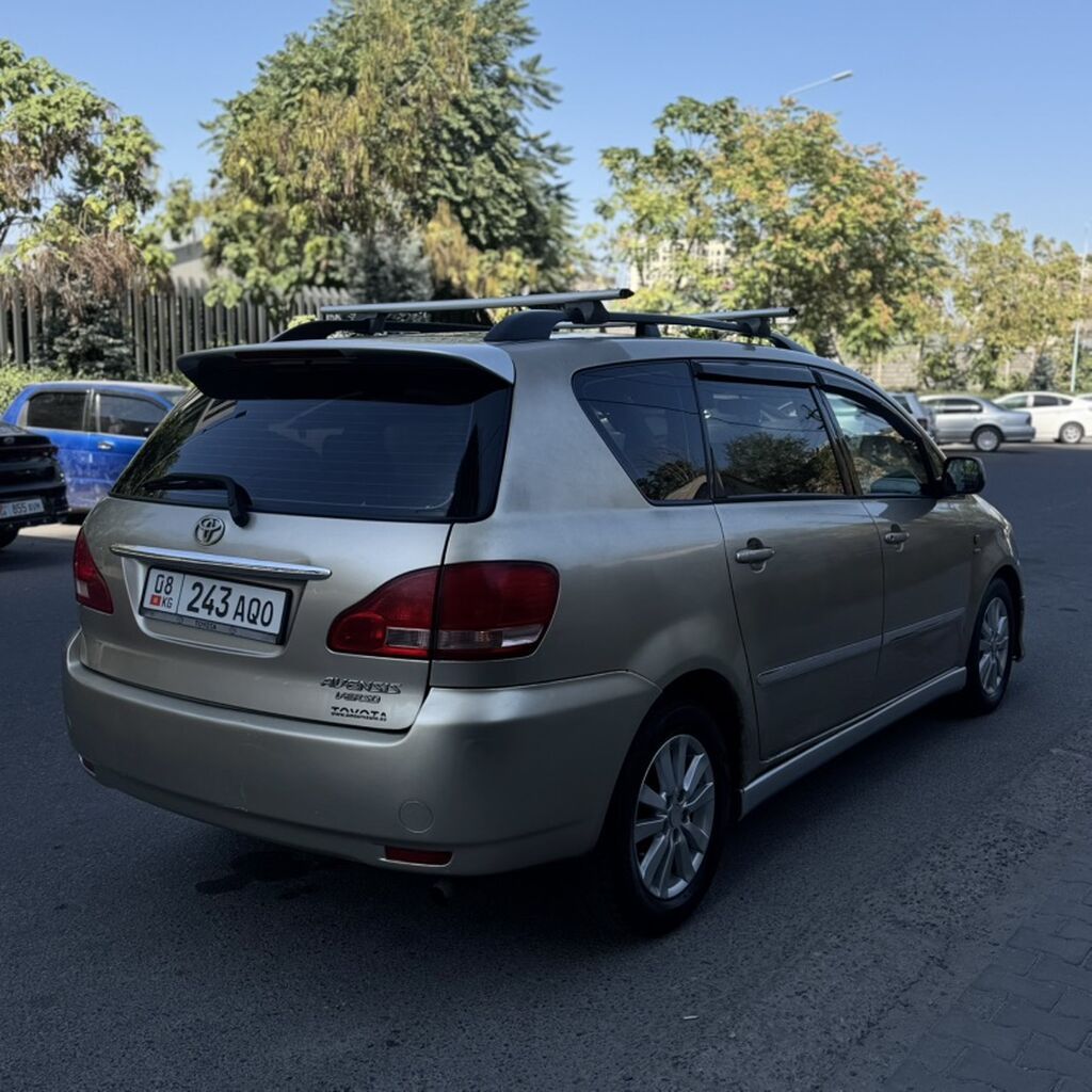 Toyota Avensis Verso: 2003 г., 2 л, Автомат, Бензин, Минивэн: фото 3