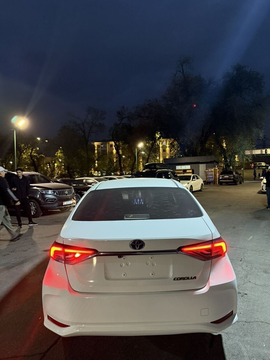 Toyota Corolla: 2019 г., 1.8 л, Вариатор, Гибрид, Седан: фото 4