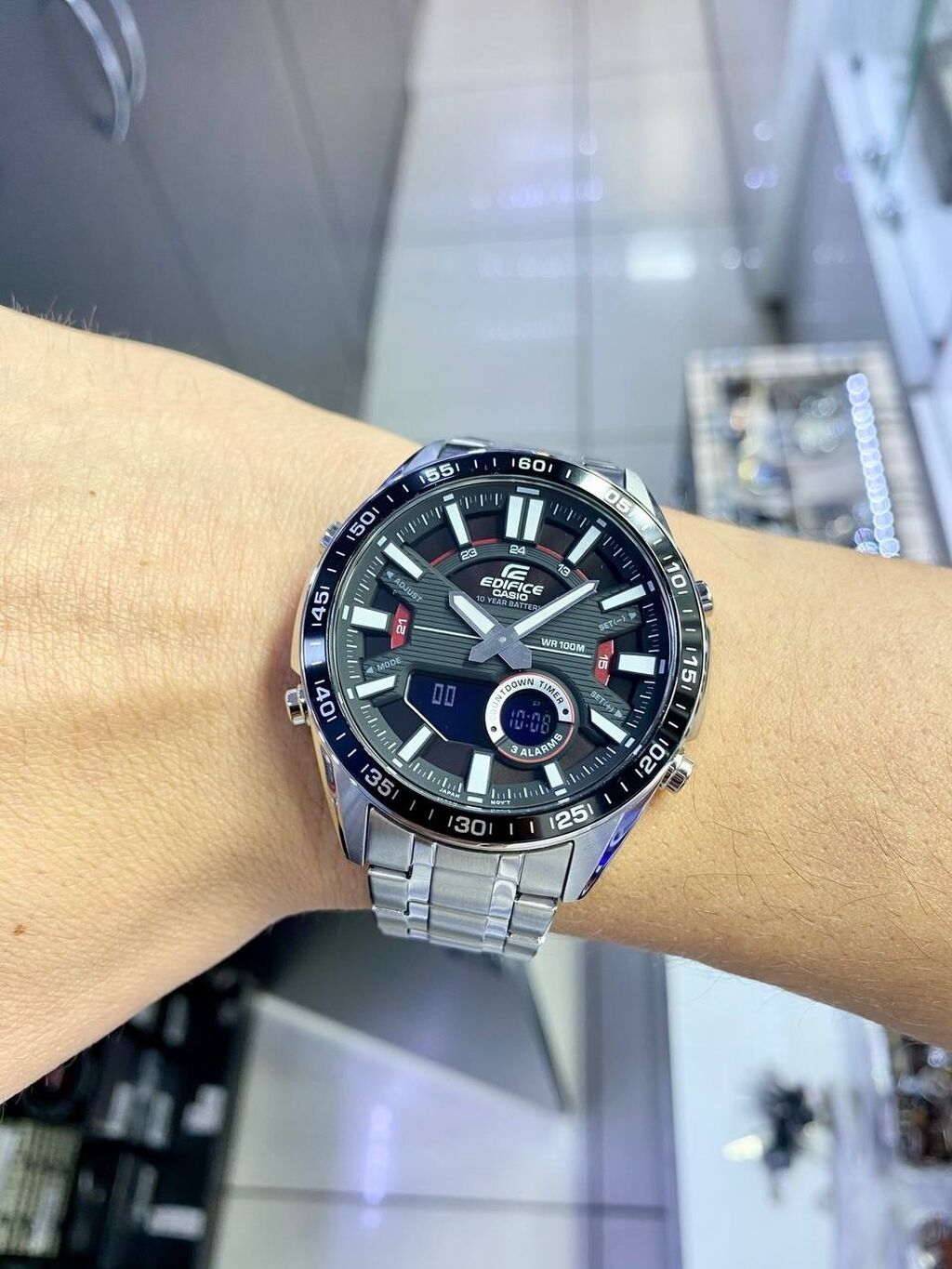 Edifice EFV-100D Функции : дата, будильник, секундомер, таймер: фото 6