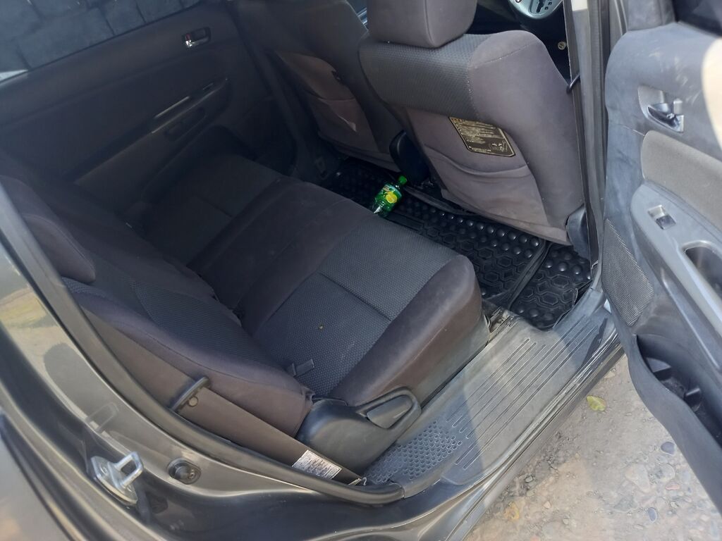 Toyota WISH: 2004 г., 1.8 л, Автомат, Газ, Минивэн: фото 2