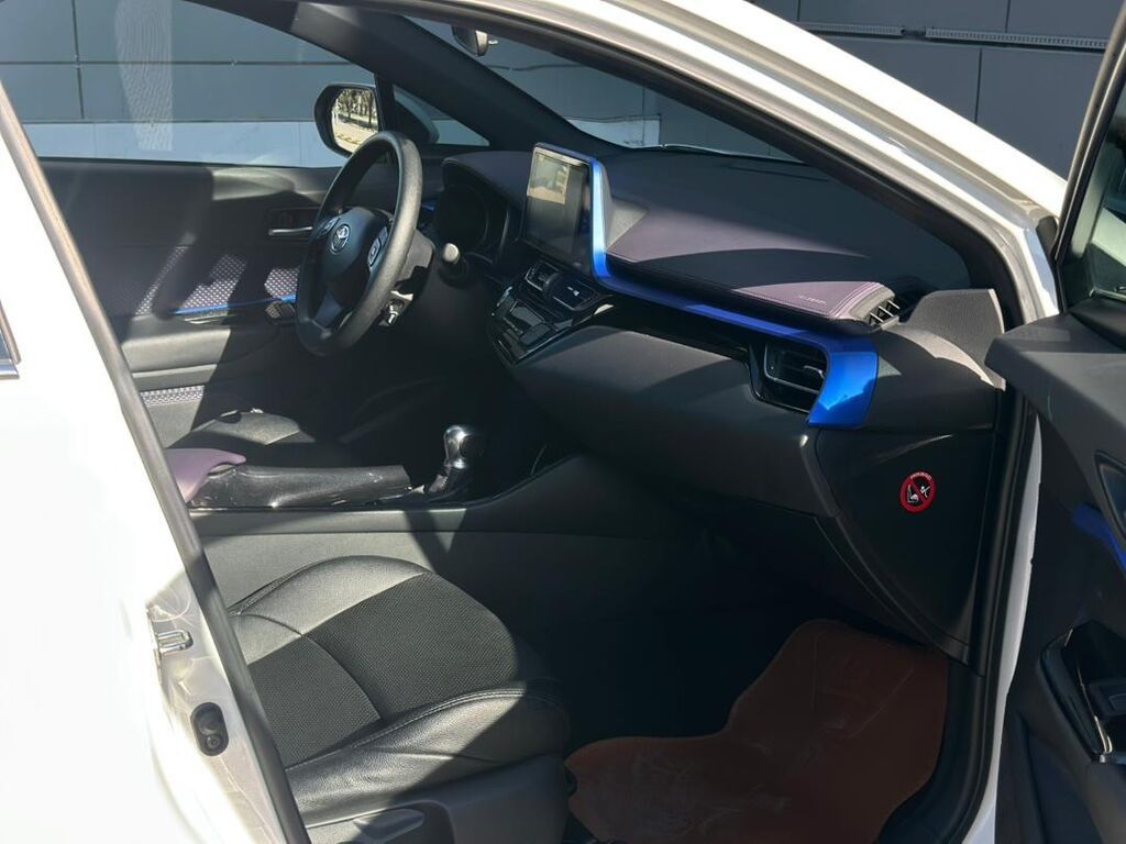 Toyota C-HR: 2020 г., 2 л, Автомат, Бензин, Кроссовер: фото 6