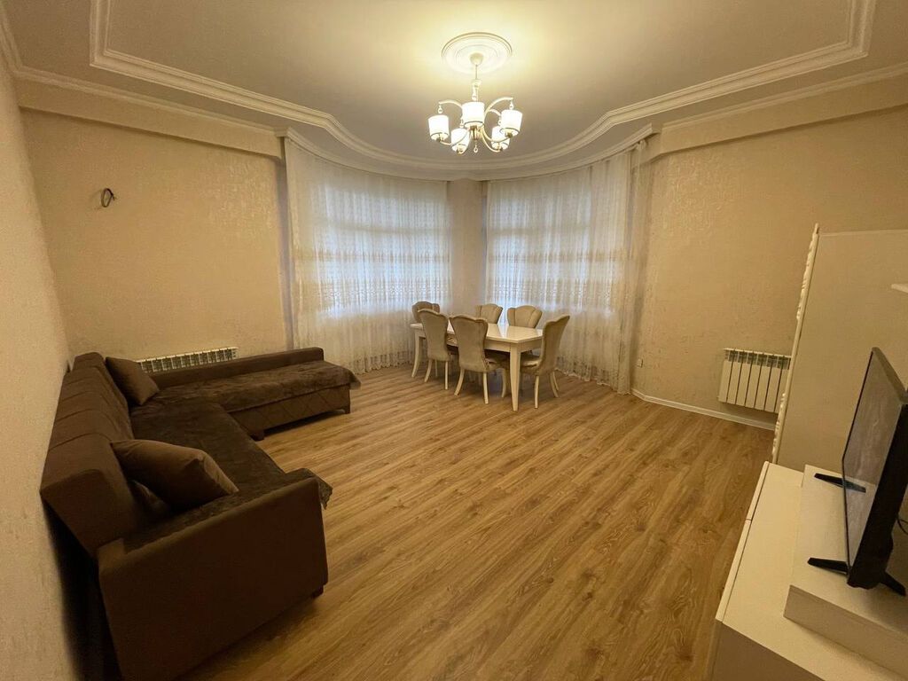 Sumqayıt bulvarında, Mirvari City yaşayış kompleksində, dənizə birinci