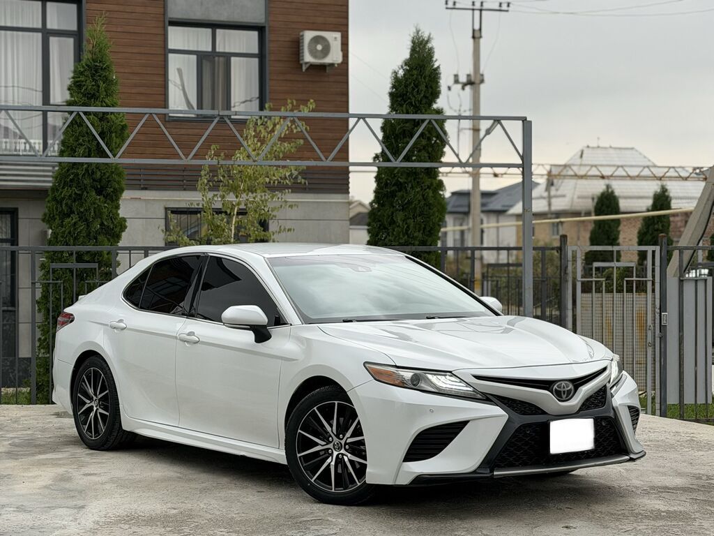 Toyota Camry: 2018 г., 2.5 л, Автомат, Бензин: фото 2