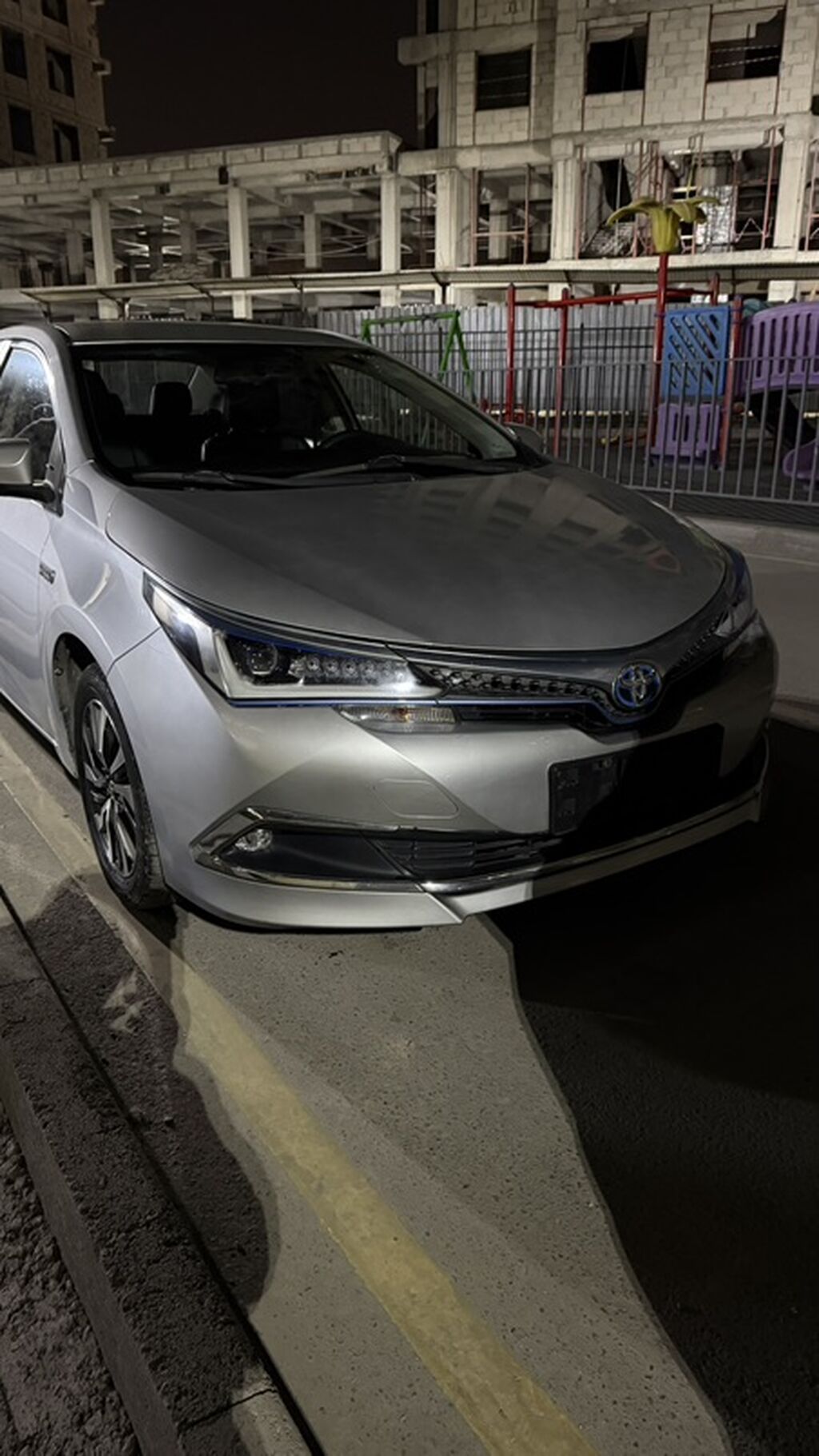 Toyota Corolla: 2019 г., 1.9 л, Вариатор, Гибрид, Седан: фото 1