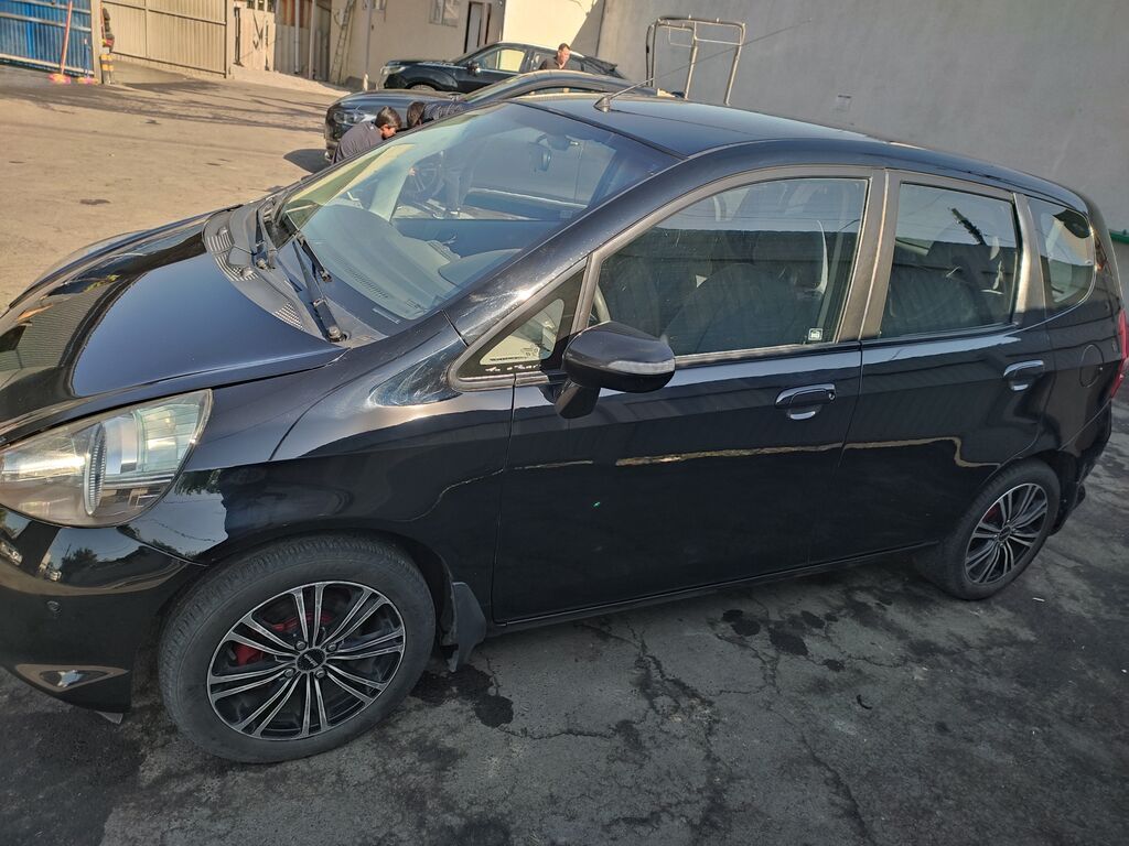 Honda Jazz: 2008 г., 1.3 л, Автомат, Бензин, Хэтчбэк: фото 3