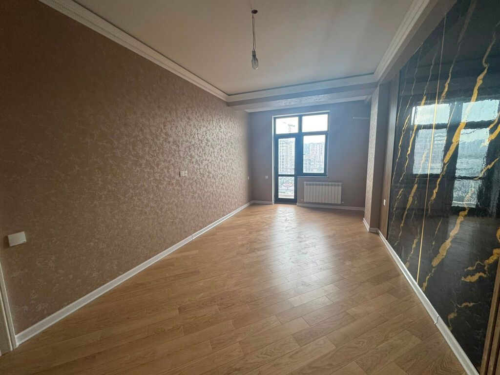 3 otaqlı, Yeni tikili, 148 kv. m
