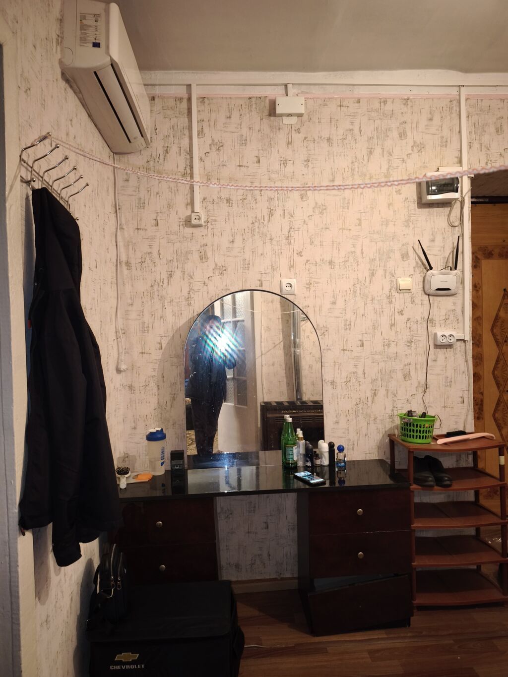 – 3 otaqlı ev Bolmart arxasında 2 mərtəbəli binanın 2 ci mərtəbəsi
