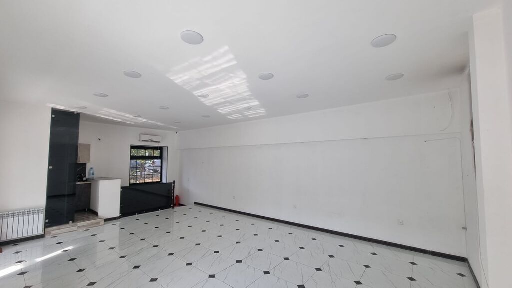 Ümumi 105 kvdır 1ci mərtəbə 75 kv zirzəmi isə 30 kvdır,qarışısında