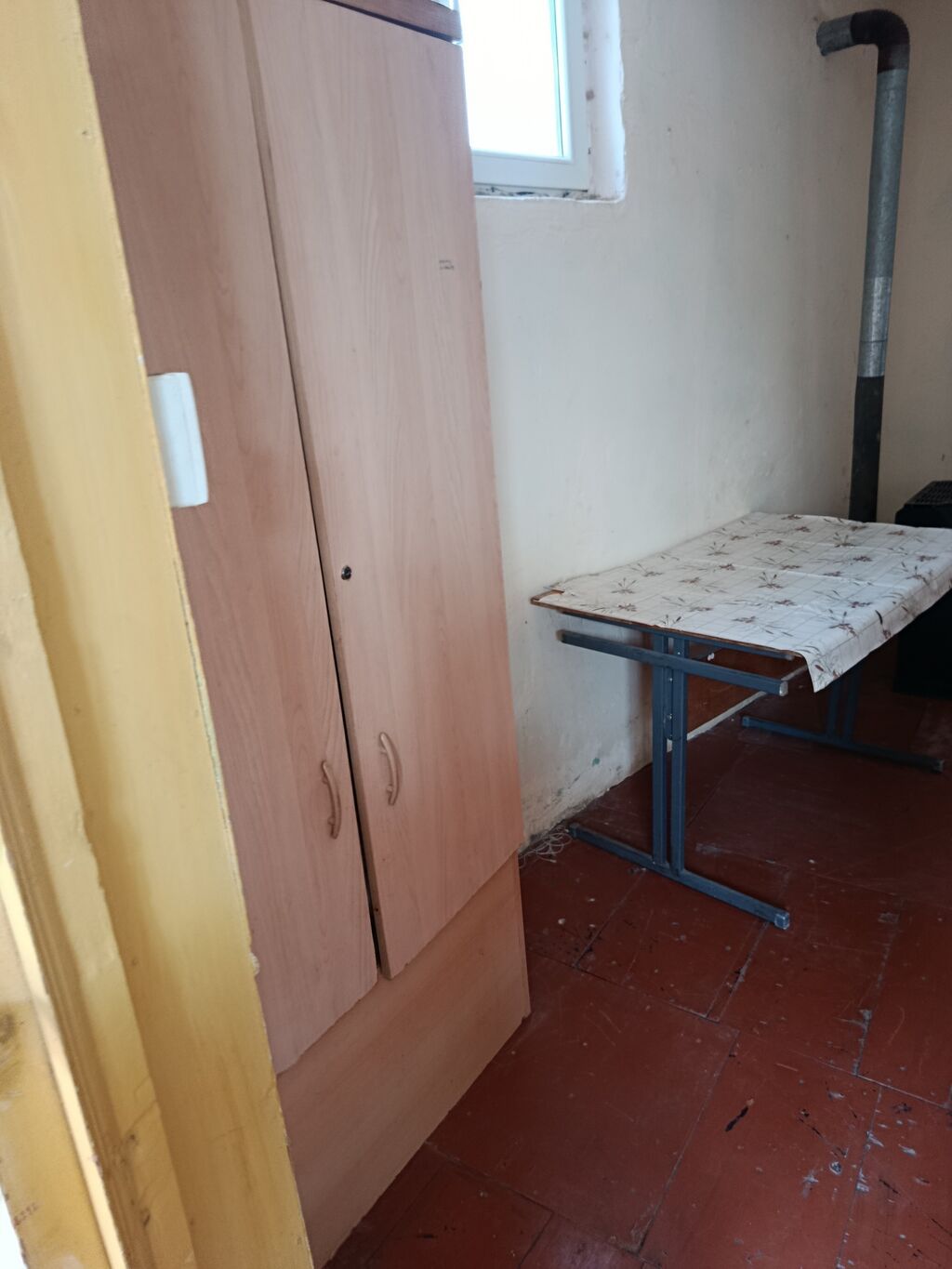 Salam bir otaq bir kuxnasi qaz işıq sizlikdi su bizlikdi İnternet var