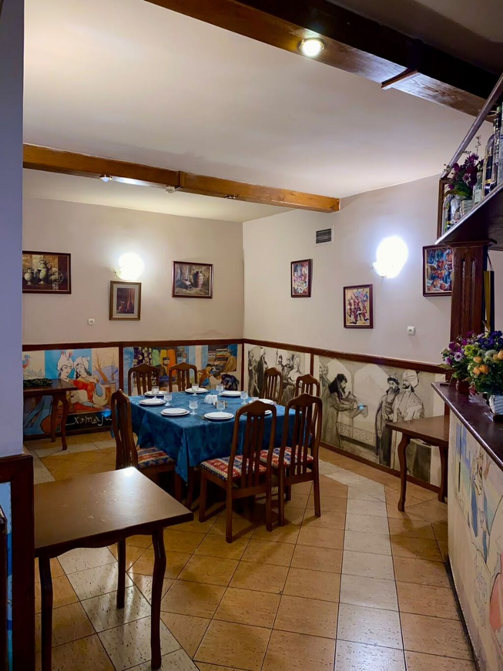 MƏRKƏZDƏ! 28 May m/st yaxınlığında 600 kv.m Hazır Restoran / Pub