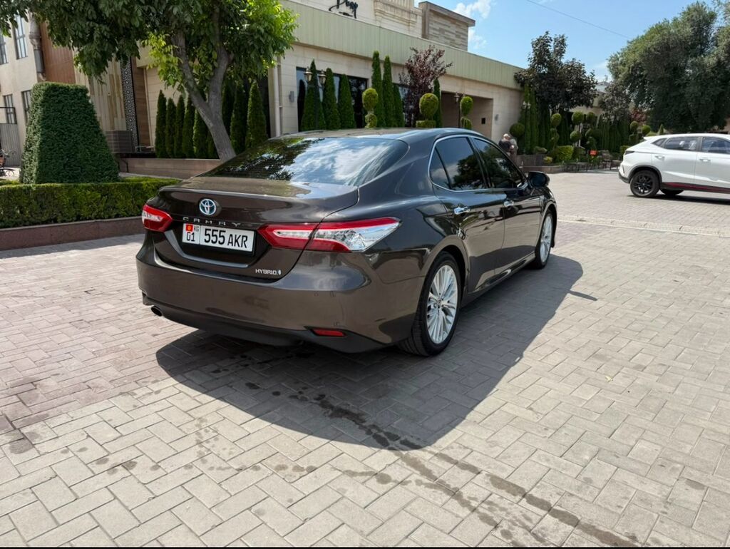 Toyota Camry: 2019 г., 2.5 л, Автомат, Гибрид, Седан: фото 3