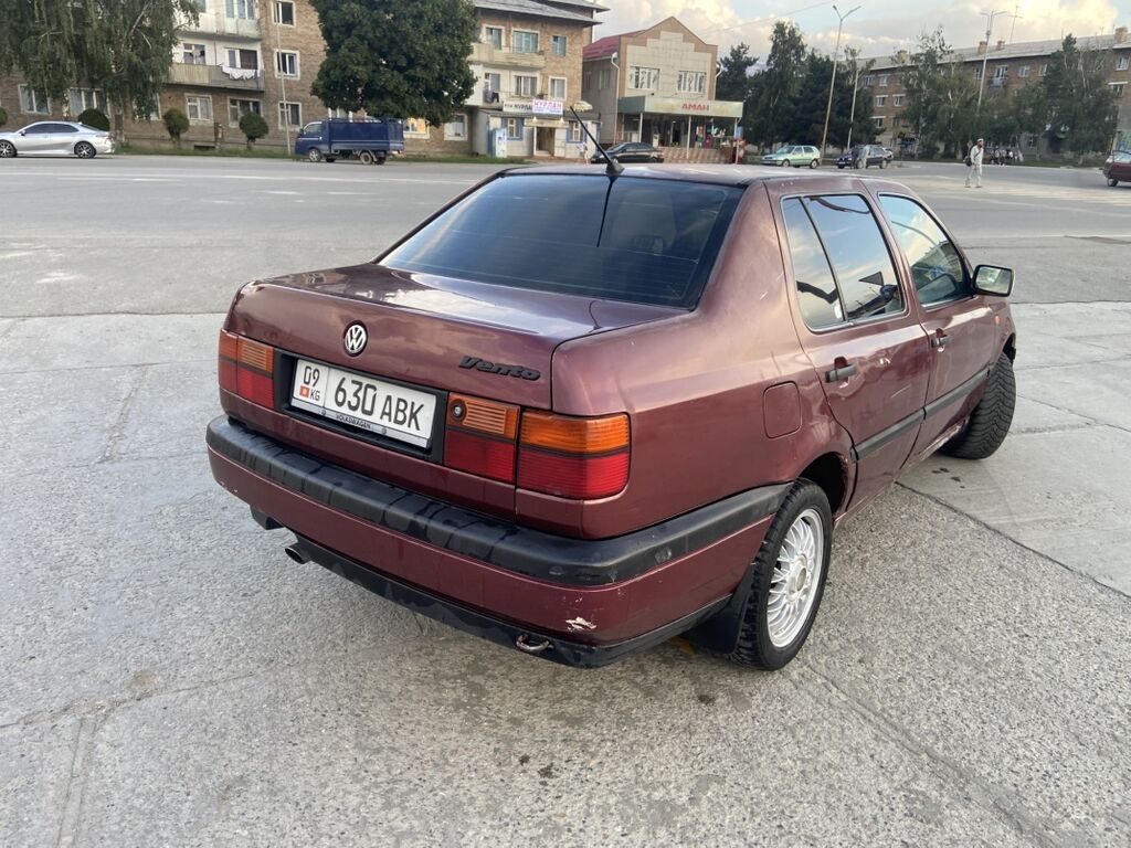 Volkswagen Vento: 1994 г., 1.8 л, Механика, Бензин, Седан: фото 4