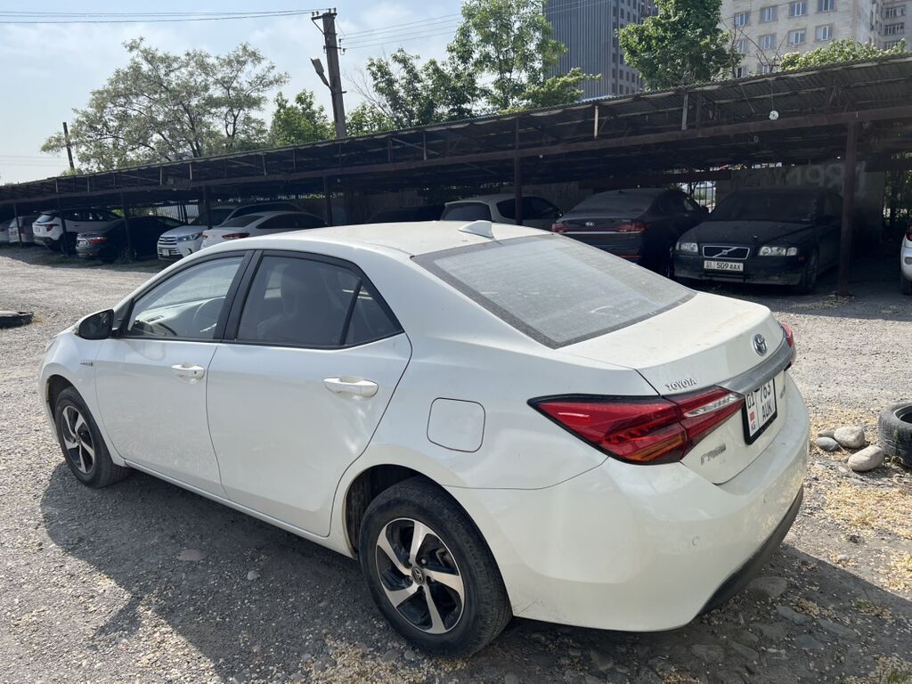 Toyota Levin: 2018 г., 1.8 л, Вариатор, Гибрид, Седан: фото 2