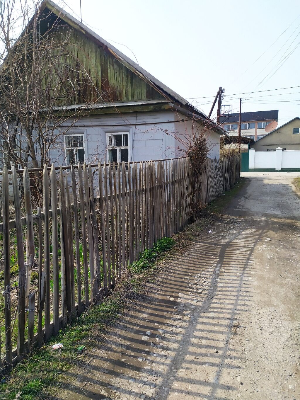 Продаем дом в районе Кож. завода в доме 3 комнаты кухня, прихожая: фото 1