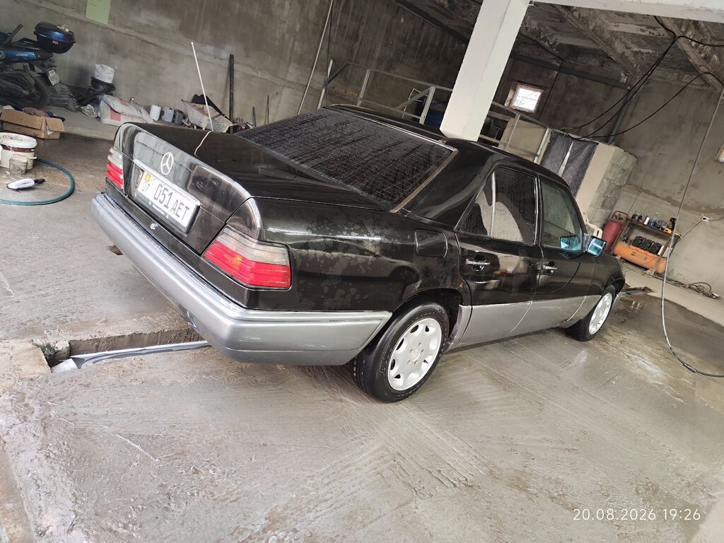Mercedes-Benz W124: 1994 г., 2.2 л, Механика, Бензин, Седан: фото 4