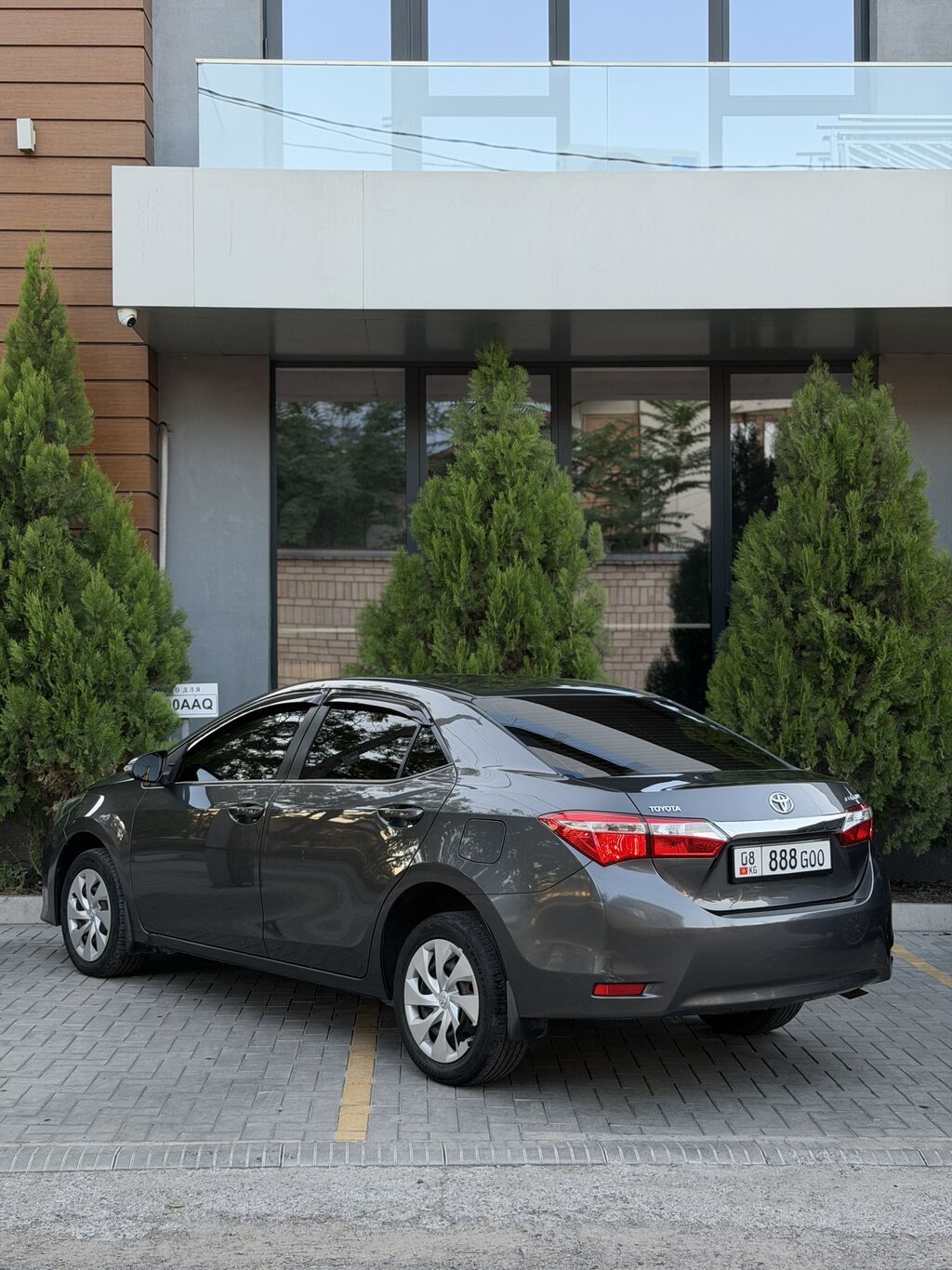 Toyota Corolla: 2014 г., 1.6 л, Автомат, Бензин, Седан: фото 2