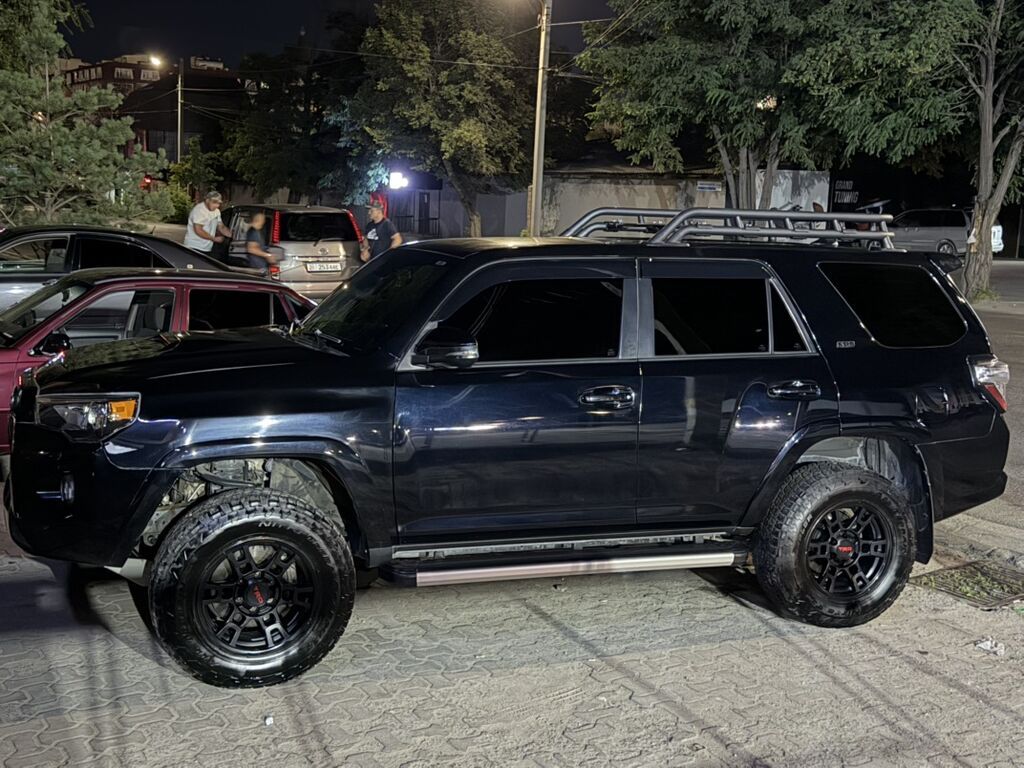 Toyota 4Runner 2021 г., 4.0 л, автомат: фото 2