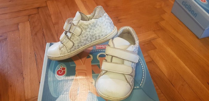 Dečija obuća: Ciciban cipelice dobro očuvane br.21 — 1