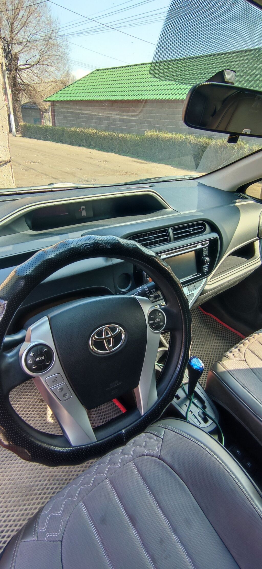 Toyota Aqua 2016 г., гибрид, 1.5 л, вариатор: фото 4