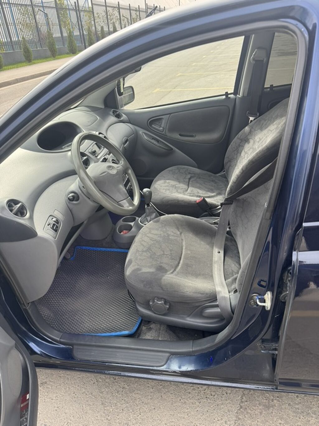 Toyota Yaris: 2002 г., 1 л, Механика, Бензин, Хэтчбэк: фото 6