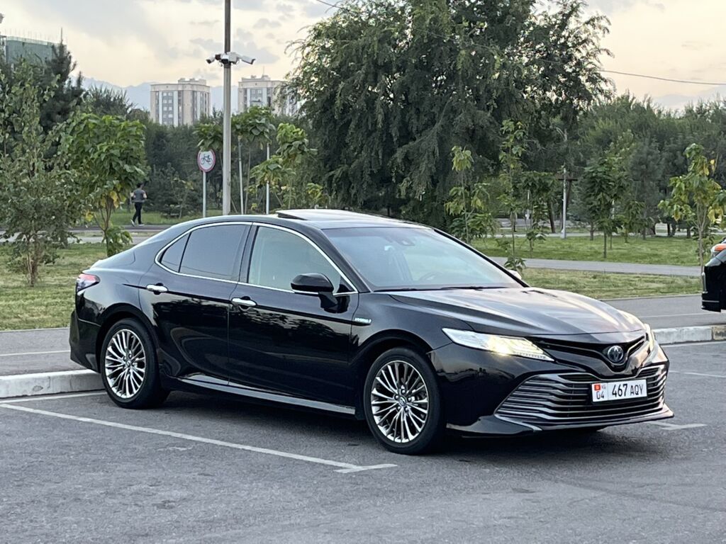 Toyota Camry: 2019 г., 2.5 л, Вариатор, Гибрид, Седан: фото 2