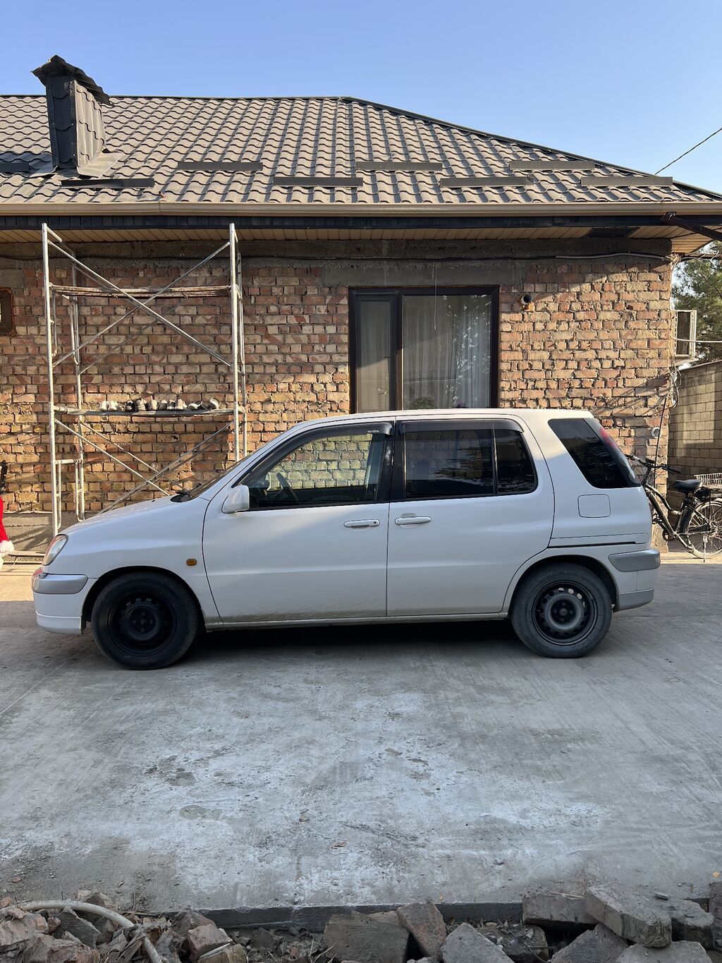 Toyota Raum: 2000 г., 1.5 л, Автомат, Бензин, Хэтчбэк: фото 3