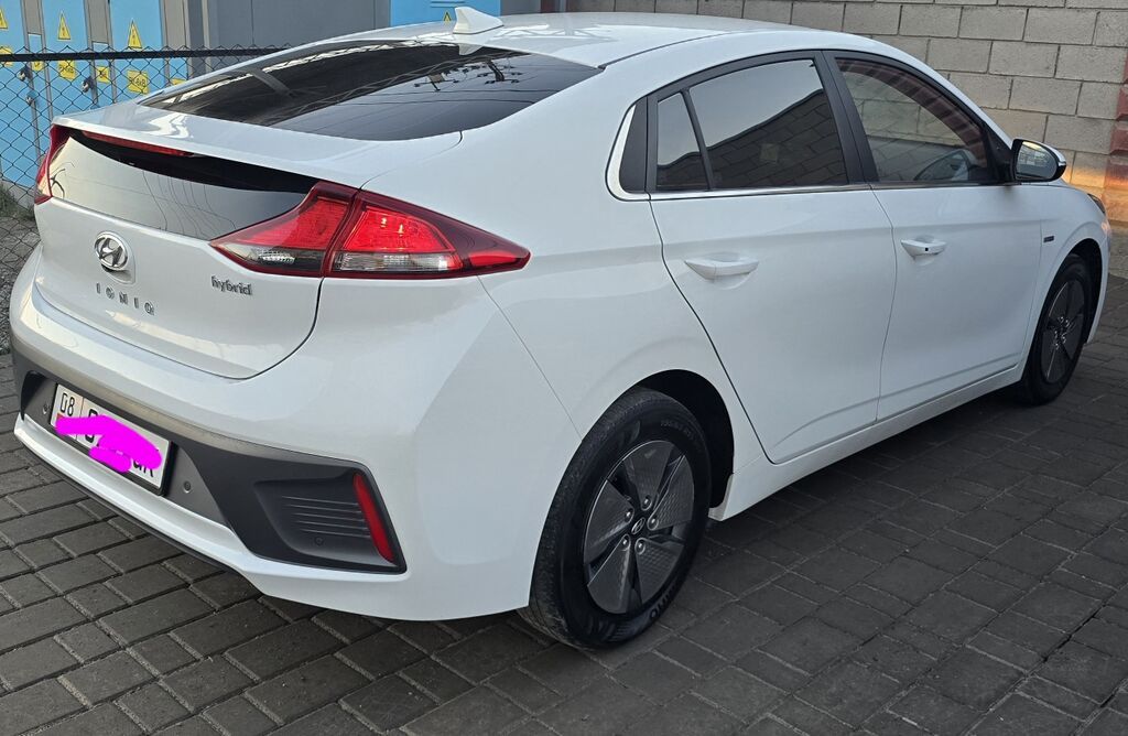 Hyundai Ioniq: 2020 г., 1.6 л, Автомат, Гибрид, Хэтчбэк: фото 2