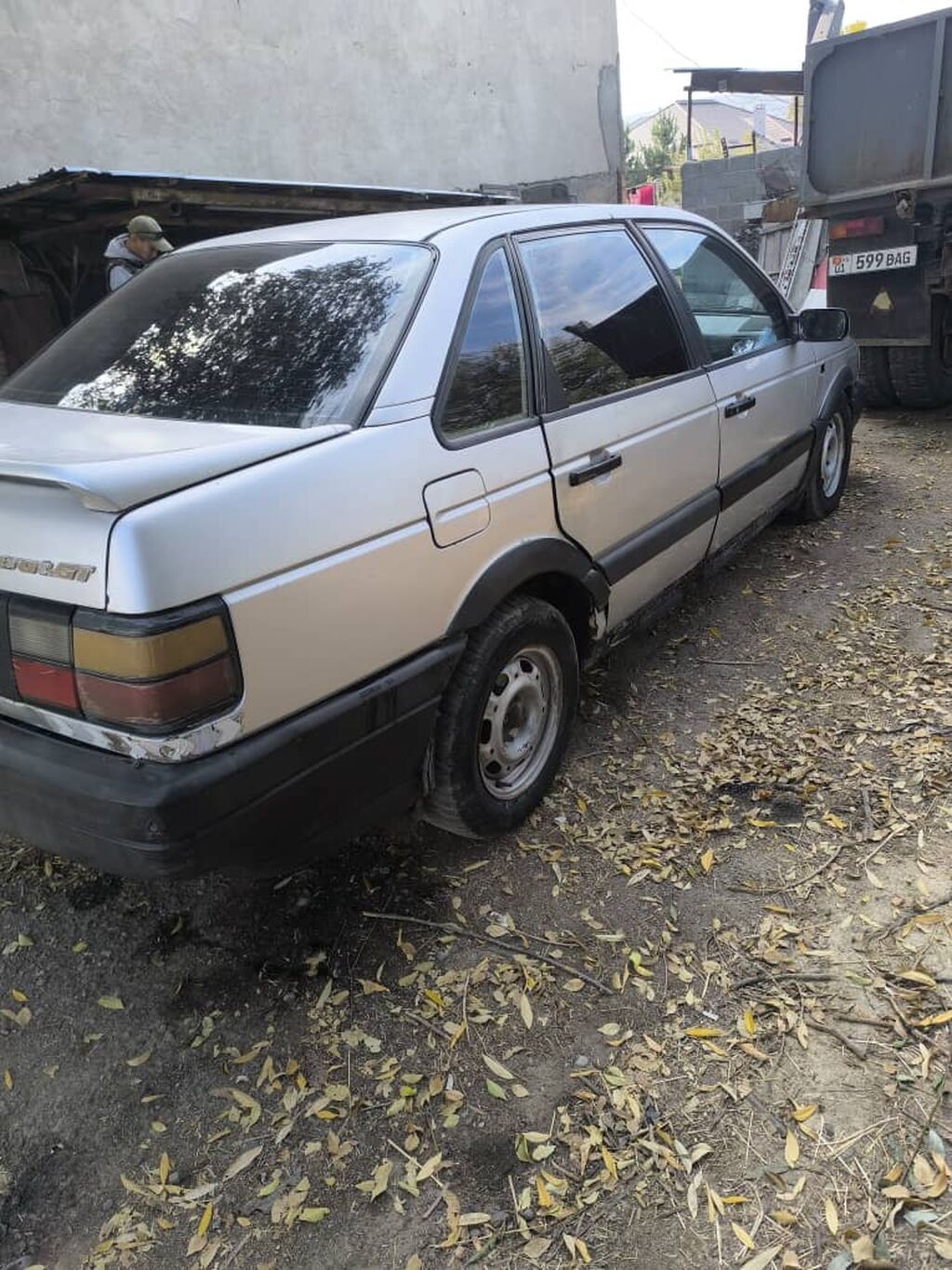 Volkswagen Passat: 1989 г., Седан: фото 4