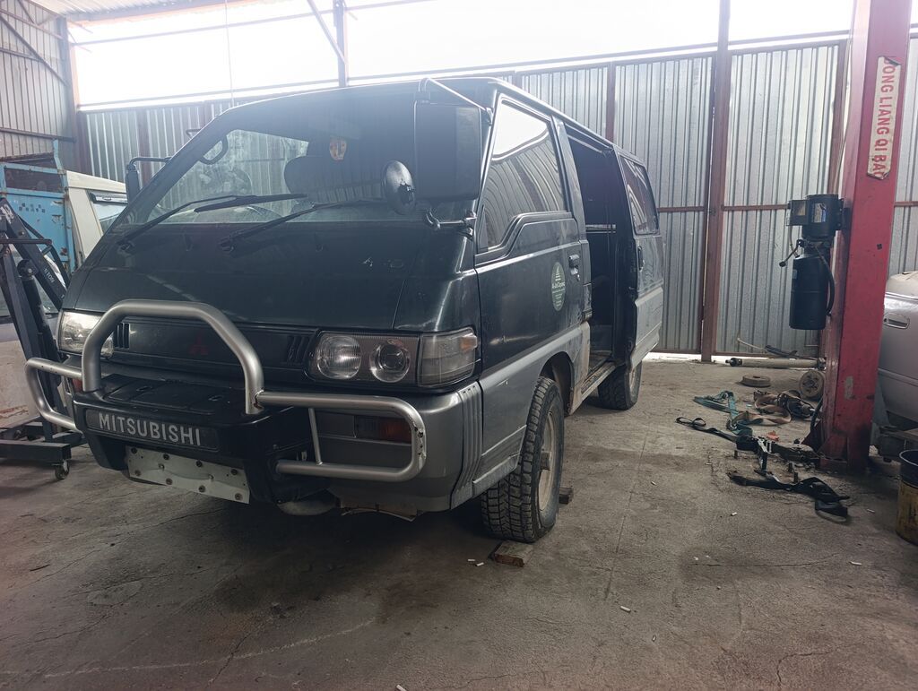 Авторазбор Mitsubishi Delica (L300/L400, 4WD) 2.5 дизель АКПП раздатка: фото 4