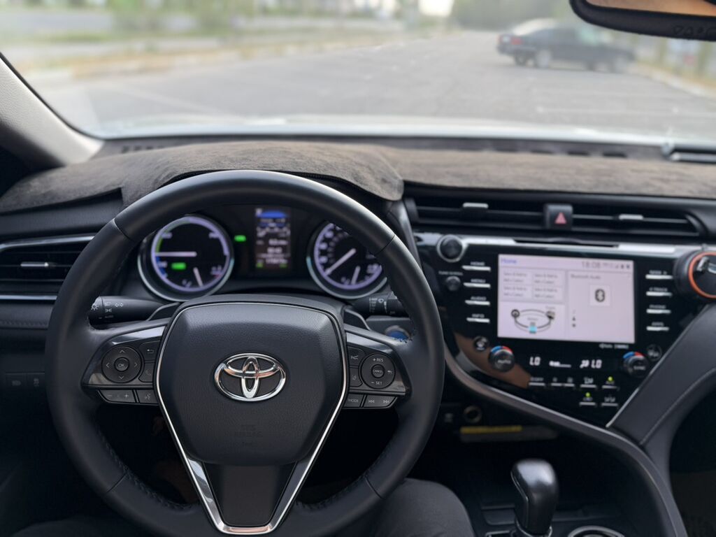 Toyota Camry: 2019 г., 2.5 л, Вариатор, Гибрид, Седан: фото 6