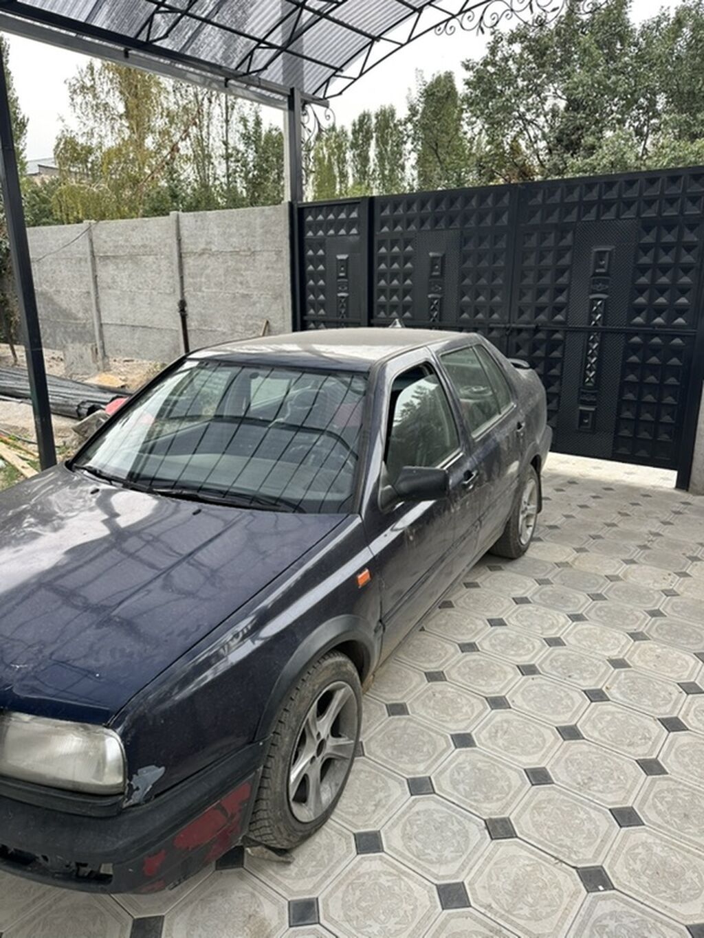 Volkswagen Vento: 1992 г., 1.8 л, Механика, Газ, Седан: фото 3