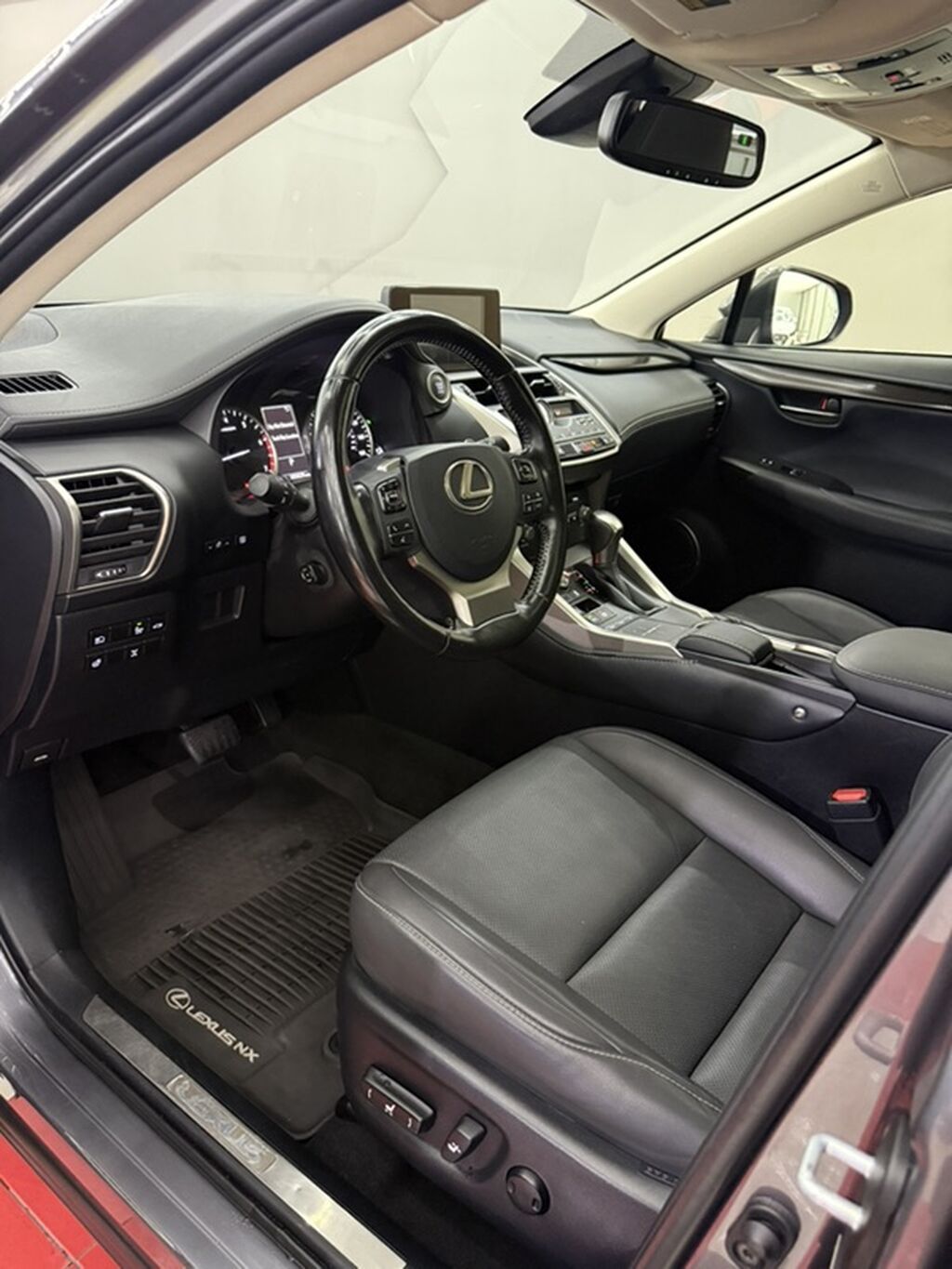 Lexus NX: 2019 г., 2 л, Автомат, Бензин, Кроссовер: фото 8