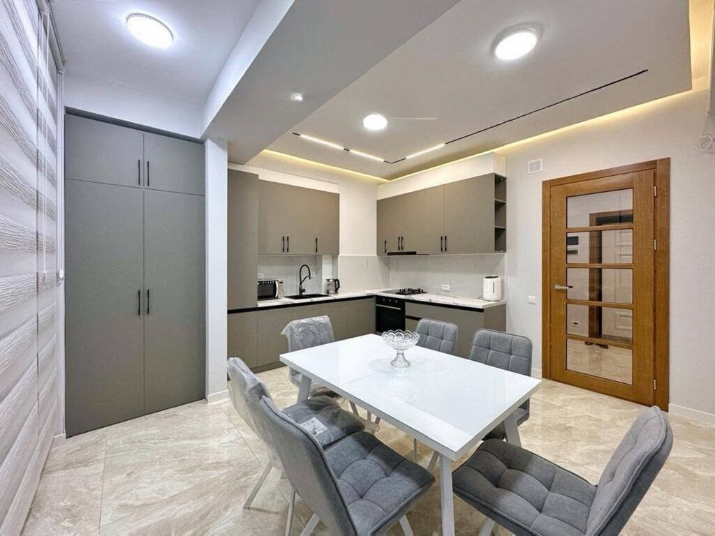 2 комнаты, 54 м², Киргизия 1 Элитка, 10 этаж, Дизайнерский ремонт: фото 1