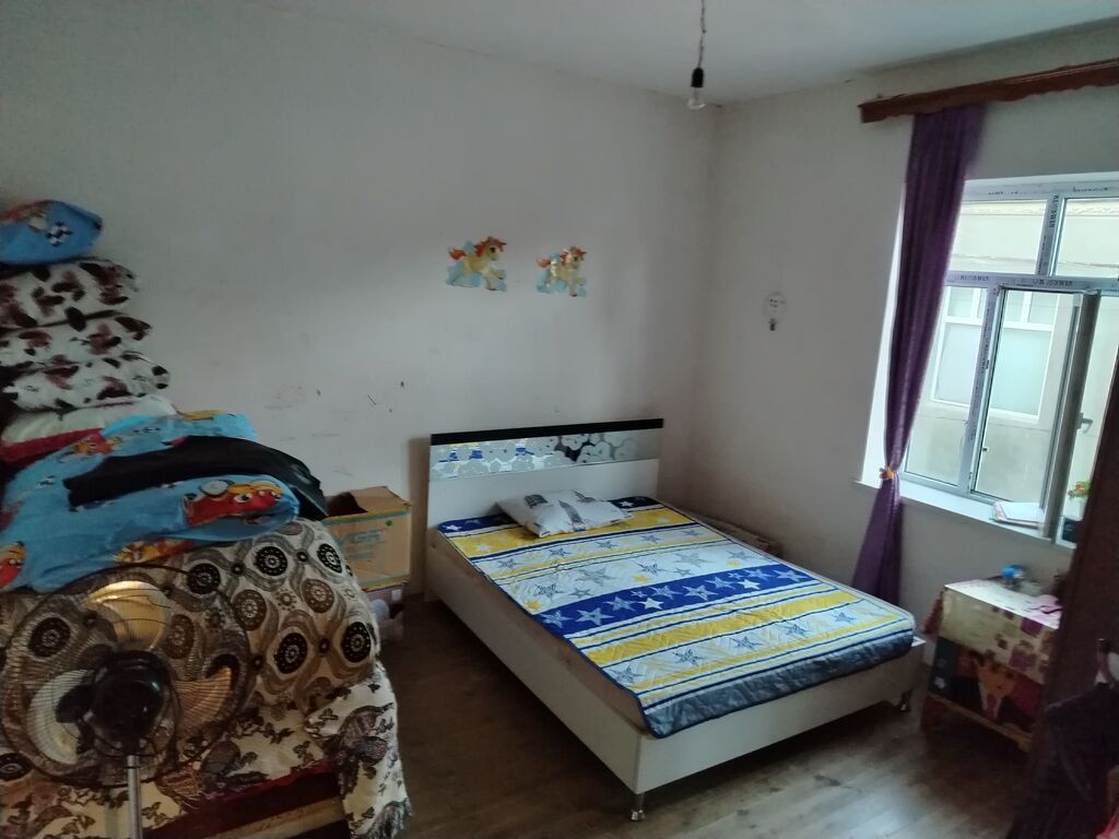 Bakı şəhəri Binəqədi rayonuda Ev satılır 3 otağ 1kuxna Hamam Tualet