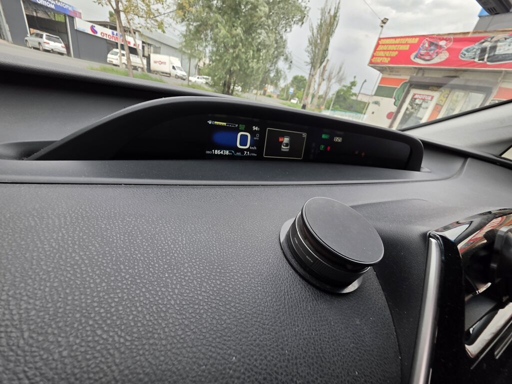 Toyota Prius: 2019 г., Автомат, Гибрид, Хэтчбэк: фото 5