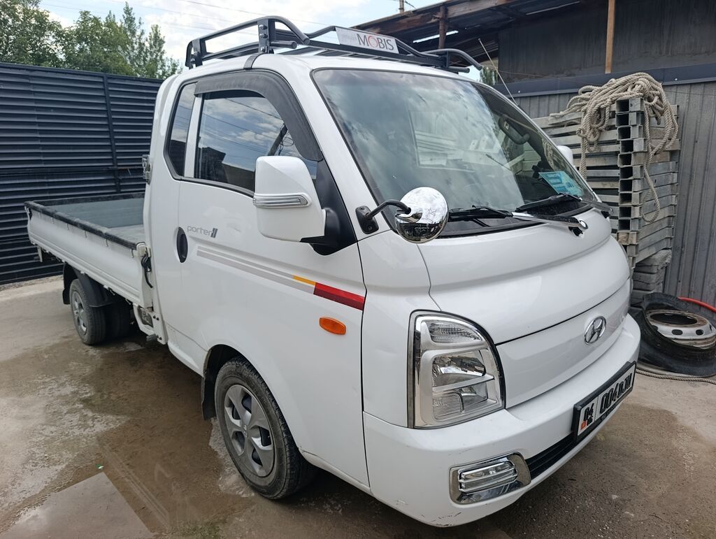 Hyundai Porter II — компактный малотоннажный грузовик с бортовой: фото 1