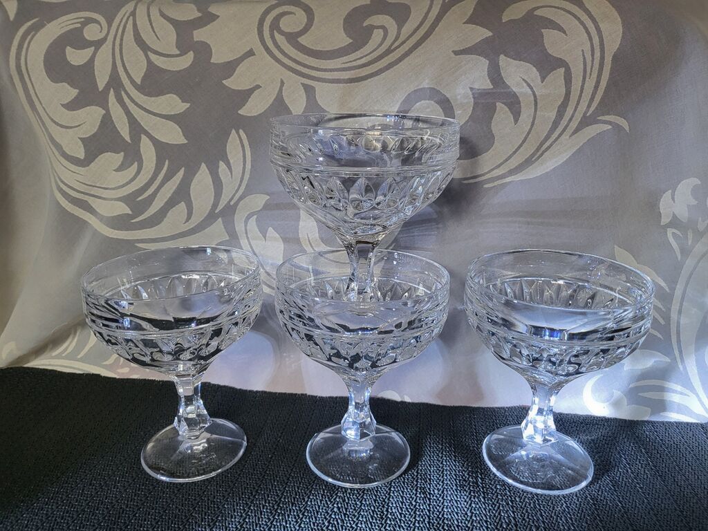 Čaše: Case kristal Zajecar za vino iz 70ih. Case komada 4 u ceni,pun