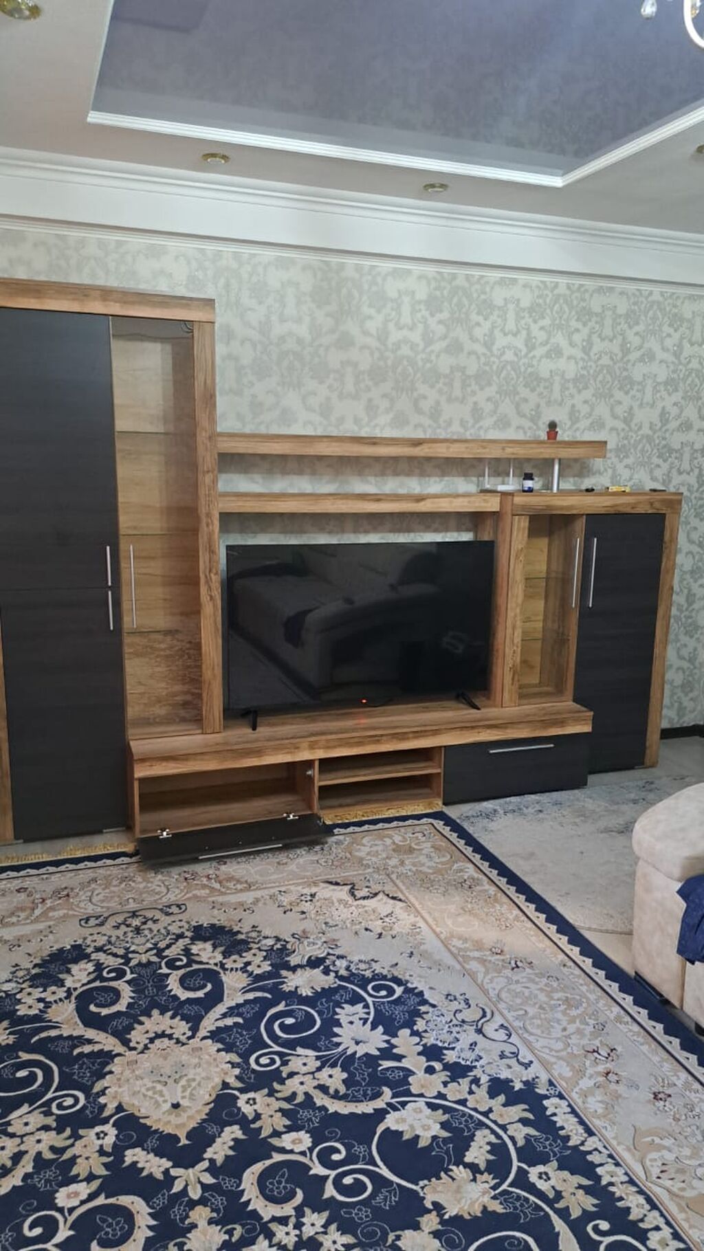 Срочно продается, новые почти. Мебель, кровать и телевизор марки LG — фото 2