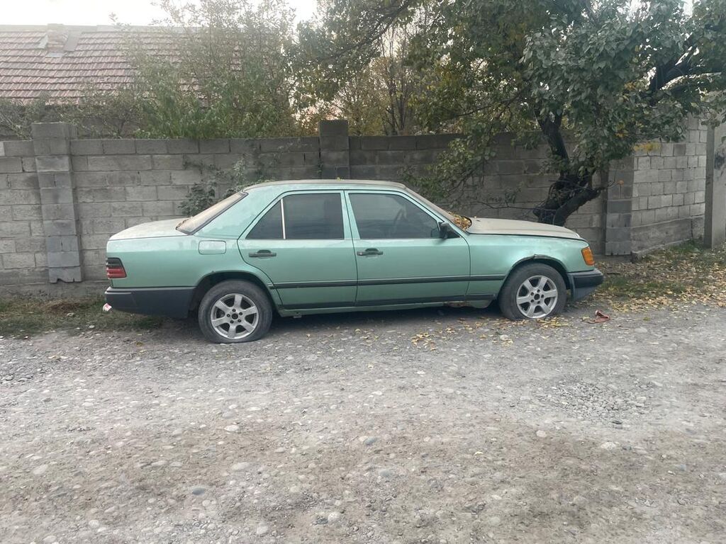 Mercedes-Benz E-Class: 1990 г., Седан: фото 2