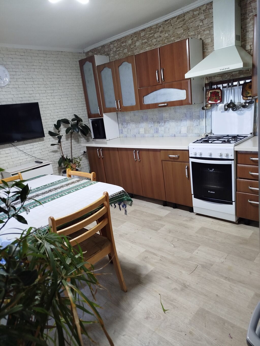 6 комнат и более, 260 м², 4 соток, Бишкек, Рынок Баят/Азиз Собственник: фото 2