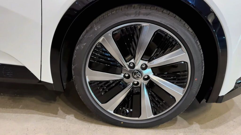 Toyota : 2026 г., Электромобиль: фото 3