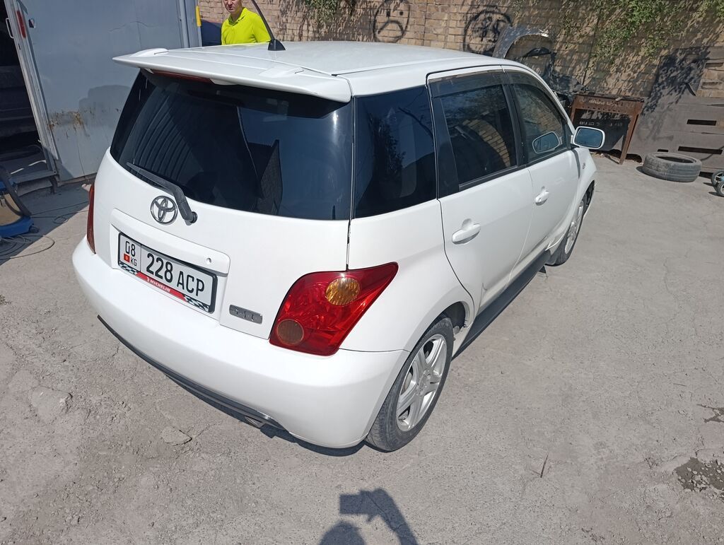 Toyota Ist: 2002 г., 1.5 л, Автомат: фото 2