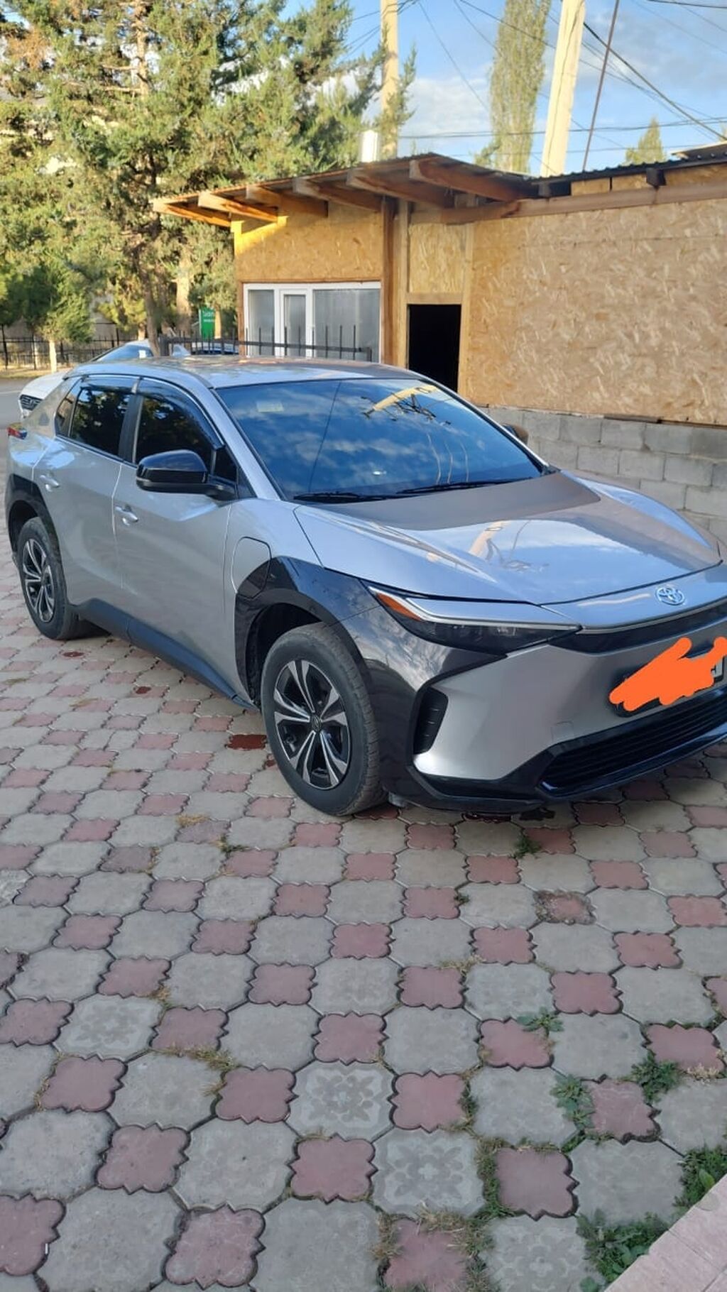 Toyota bZ4X: 2024 г., Электромобиль, Кроссовер: фото 2