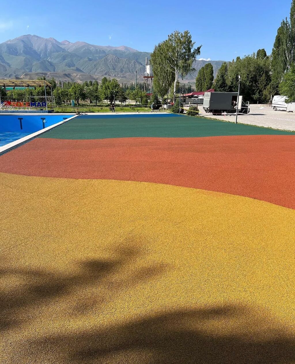 Противоскользящее бесшовное покрытие из EPDM/резиновой крошки для