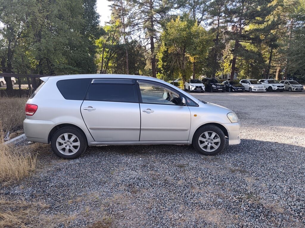 Toyota Ipsum: 2002 г., 2.4 л, Автомат, Бензин, Минивэн: фото 3