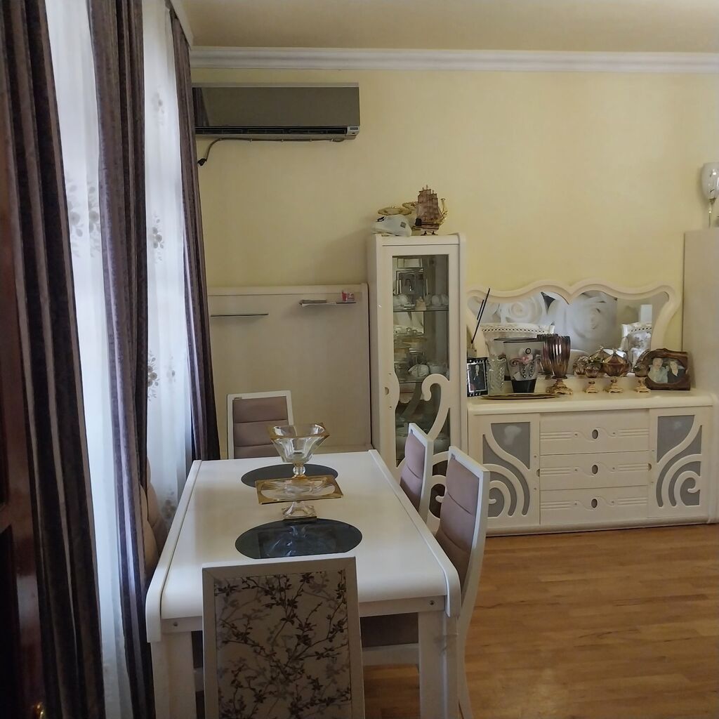 Bakıxanov qəs. 4 otaqlı, 200 kv. m, Orta təmir