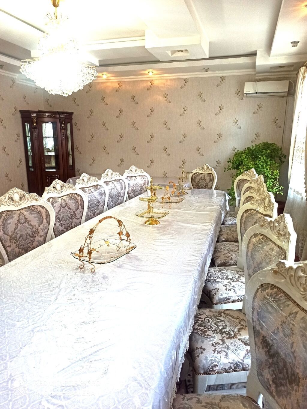 Сдается 3 уровенный по суточный Особняк.В доме чисто,уютно.