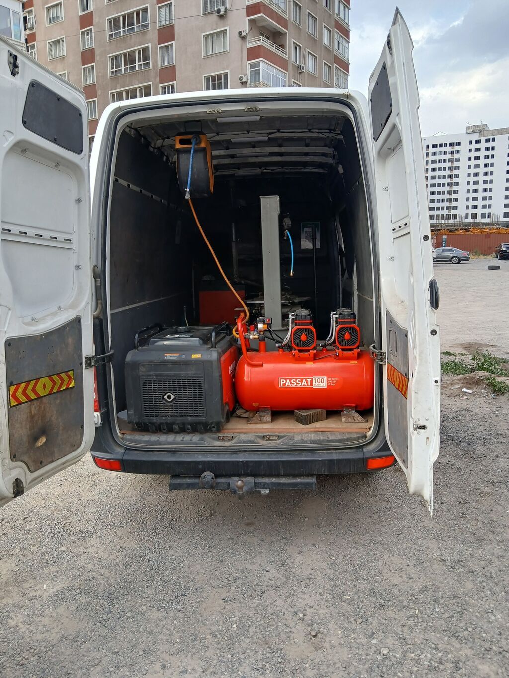 Выездной шиномонтаж на базе микроавтобуса Mercedes-Benz Sprinter: фото 4
